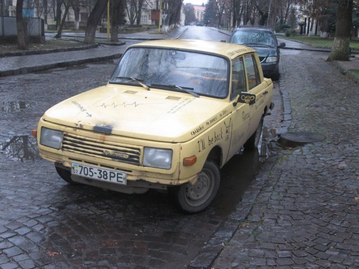 Ужгородом їздить автомобіль, що знаходиться "під охороною Юнеско"