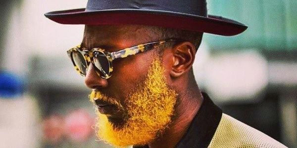 Новий тренд: чоловіки фарбують свої бороди у всі кольори веселки