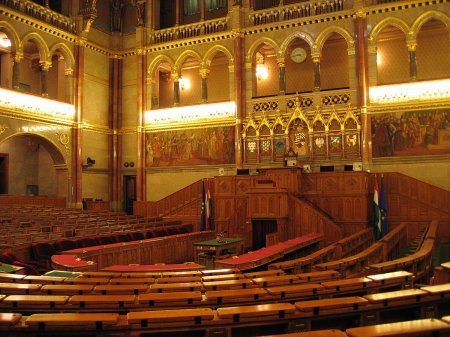 8 квітня частина закарпатців буде обирати парламент Угорщини