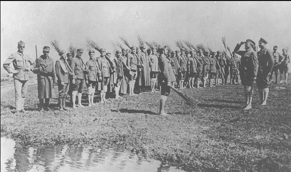 Фото з архіву: табір полонених польських легіонерів у Буштині