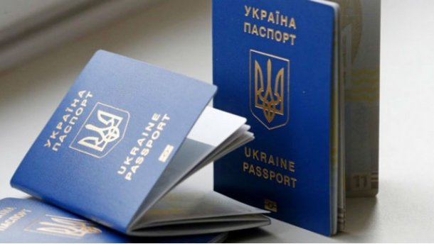 У міграційній службі розповіли, коли зникнуть черги за біометричними паспортами