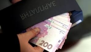 Мінімалка зросла на 500 гривнь : чому закарпатці не стануть багатшими