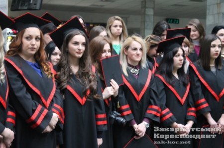 “Найжіночніший” факультет УжНУ випустив перших магістрів нових спеціальностей (ФОТО)