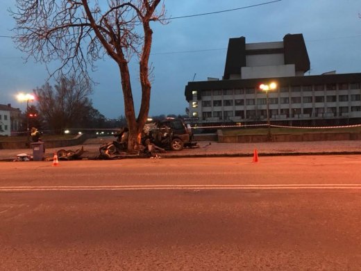 Троє загиблих: поліція повідомила подробиці страшної аварії в Ужгороді (ФОТО)