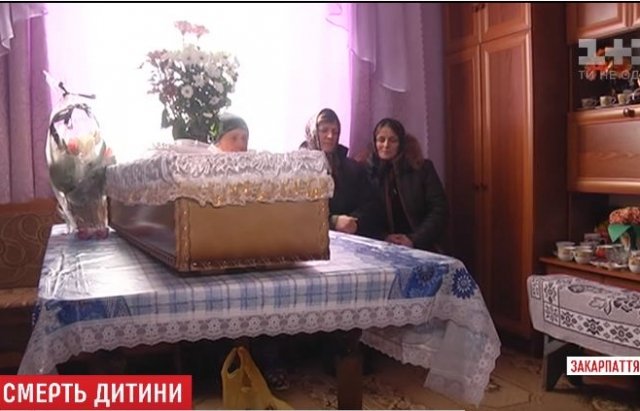 У дитини, яка померла на руках у матері в автобусі, було запалення легень (ВІДЕО)