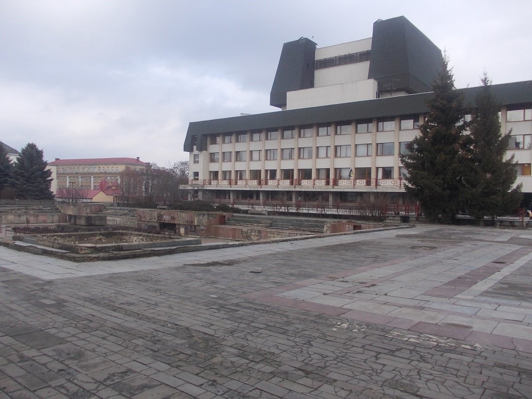 Перед ужгородським драмтеатром хочуть збудувати торговий центр / ВІДЕО