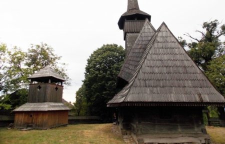 Наймініатюрніша дерев’яна церква в Україні – Новоселицька (ФОТО)
