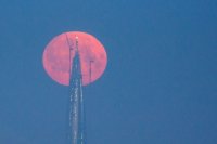 Суперповня і місячне затемнення: опубліковані фото
