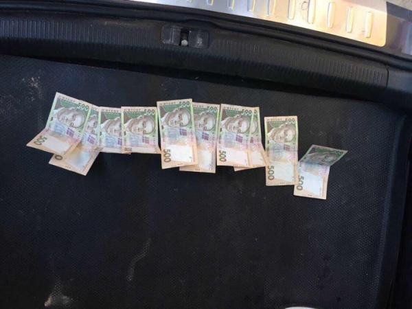 У Хусті посадовець ДАБІ попався на хабарі в 5 тисяч гривень