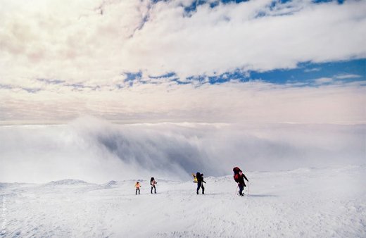 Карпати під снігом: фотограф зафіксував красу останнього зимового дихання гір (ФОТО)
