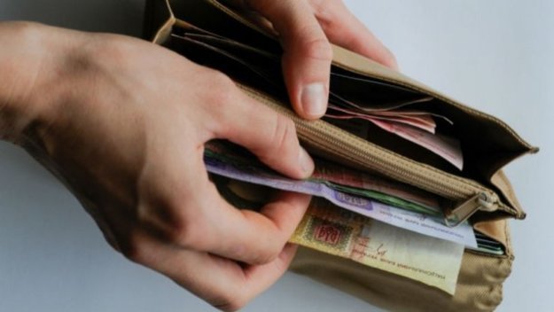 Середня заробітна плата закарпатців становить 6799 гривень
