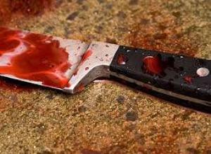 Чоловік тричі встромив ножа собі в живіт
