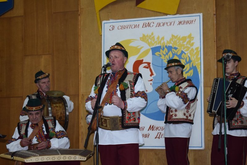 Кращу половину людства привітали з Міжнародним жіночим днем