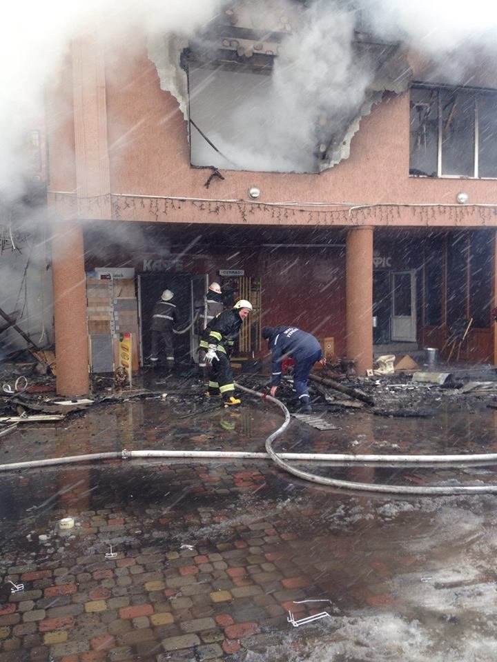 Пожежу в торговому центрі на Тячівщині гасили п'ять годин
