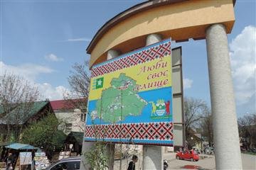 У селищі Ясіня колишній голова села приватизував приміщення колишньої сільської ради (ВІДЕО)