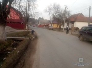 П'яний мотоцикліст зіткнувся із зустрічною автівкою (фото)