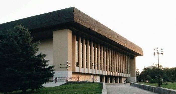 Закарпатський муздрамтеатр показав четверту прем’єру і готує наступні