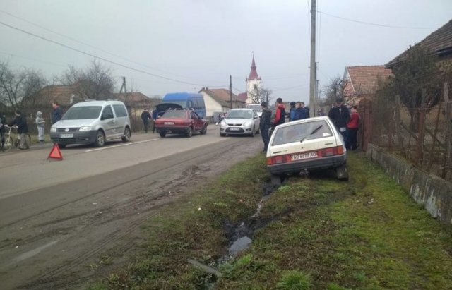 ФОТОФАКТ. На Берегівщині сталася ДТП за участі 4-х авто