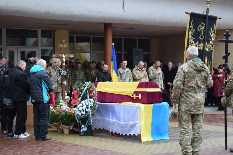 Рахів попрощався з воїном АТО