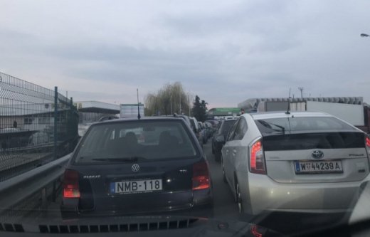 Купа машин: на кордоні із Закарпаттям утворилися довжелезні черги
