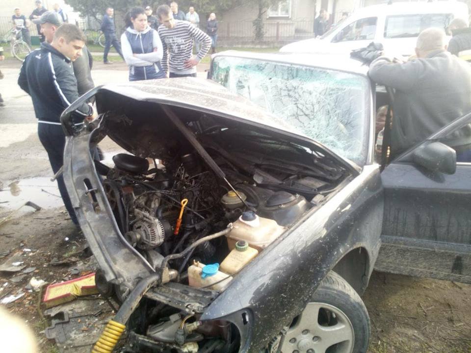 Жахлива ДТП на Тячівщині: постраждалого з авто вирізали рятувальники / ФОТО