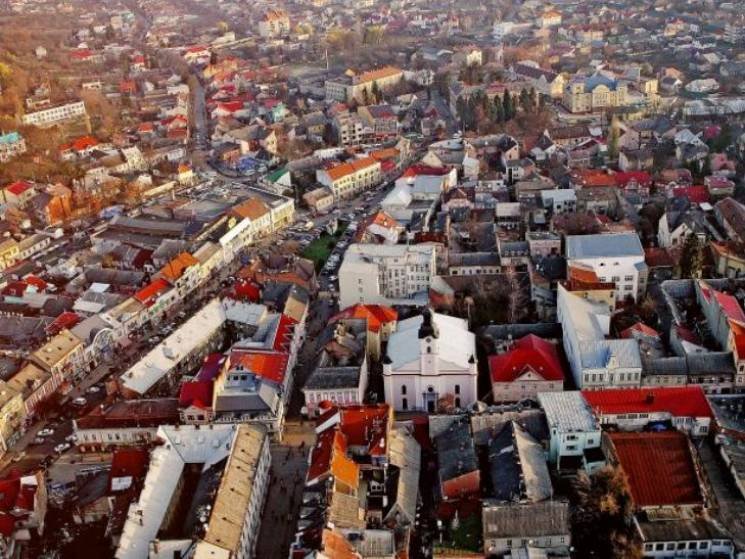Життя міні-скульптурок: 30 маленьких, але вагомих причин приїхати в Ужгород
