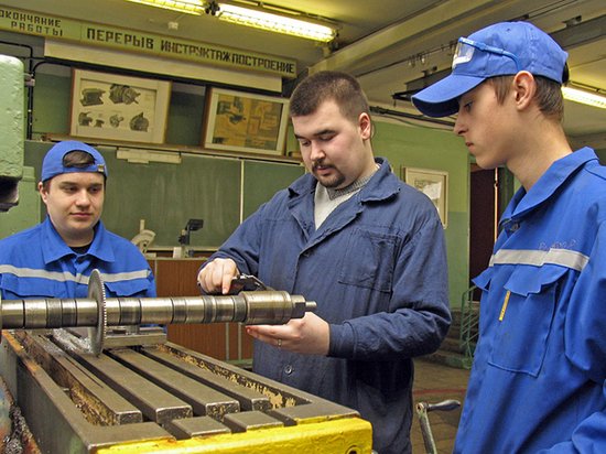 Закарпатські депутати передали профтехучилища із державної власності у спільну власність територіальних громад