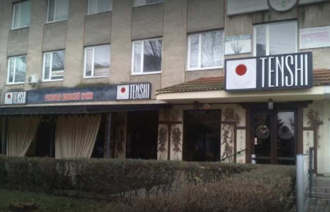 В Ужгороді в ресторан TENSHI кинули "коктейлі Молотова"