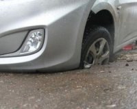 Як відшкодувати збитки, якщо авто потрапило в яму: досвід закарпатця