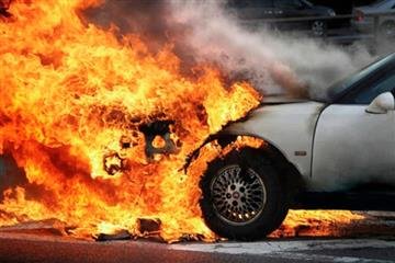 Три елітні автівки горіли під Береговом