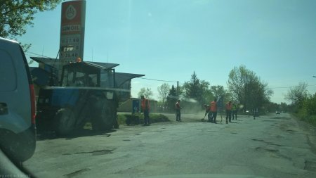 Поліцейські оштрафували "автодор" за ремонтні роботи у Виноградові (ФОТО)