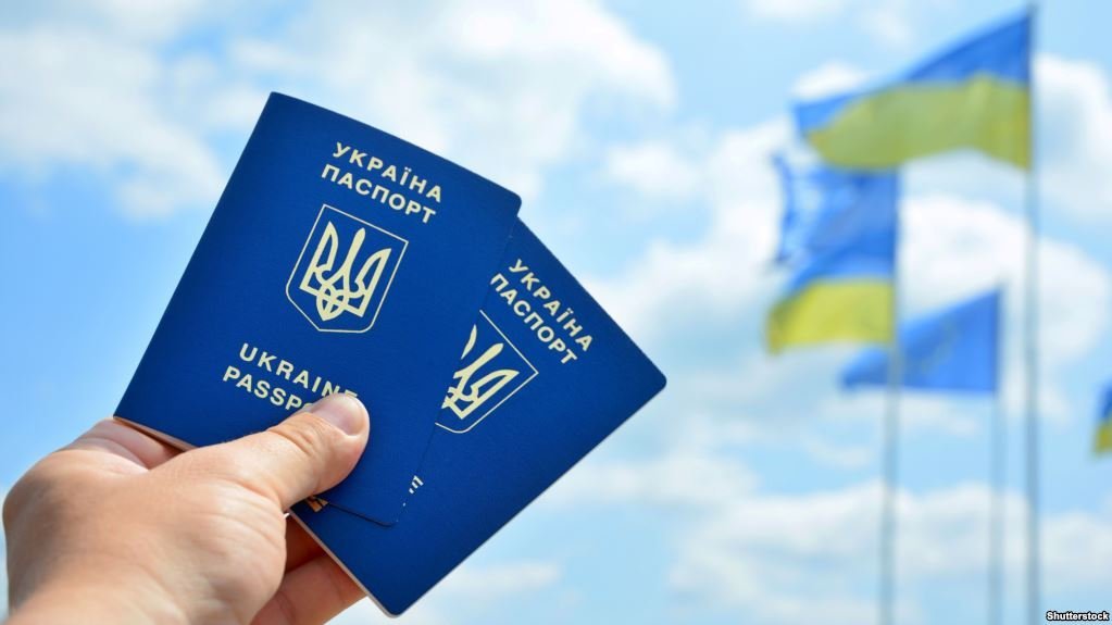 Близько 100 тисяч закарпатців можуть втратити громадянство України