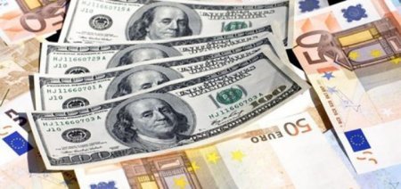 Як гроші заробітчан впливають на курс гривні в країні