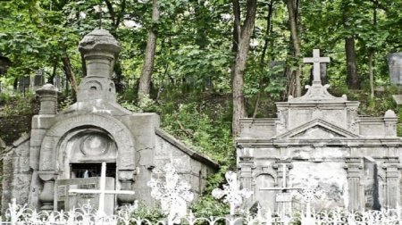 Цвинтарні бунти і місця по $ 15 тисяч. Чим обернеться ідея Кабміну ховати українців "екологічно і дешево"