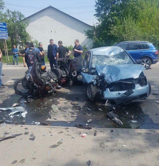 В результаті ДТП за участі мотоцикла у Хусті померла молода жінка