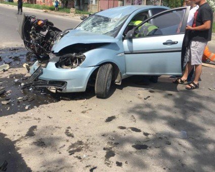 На Закарпатті під час ДТП леговик розірвав мотоцикл, є загиблі. ФОТО