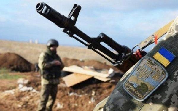 Під час бойових дій поранено трьох українських військових