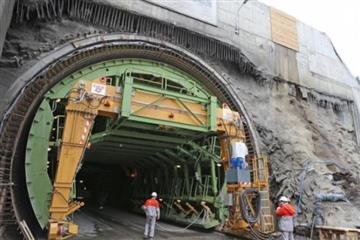 Які потяги змінять маршрут через колійні роботи в Бескидському тунелі