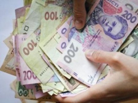 На Рахівщині судитимуть 3 місцевих мешканців, які погрожуючи вбивством, вимагали від чоловіка повернути більше 10 млн грн