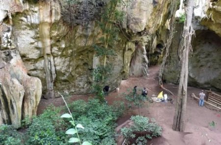 Вчені знайшли печеру, в якій люди жили 78 000 років тому / ФОТО