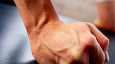 На Рахівщині п'яний неадекват не дає спокійно жити цілому селу