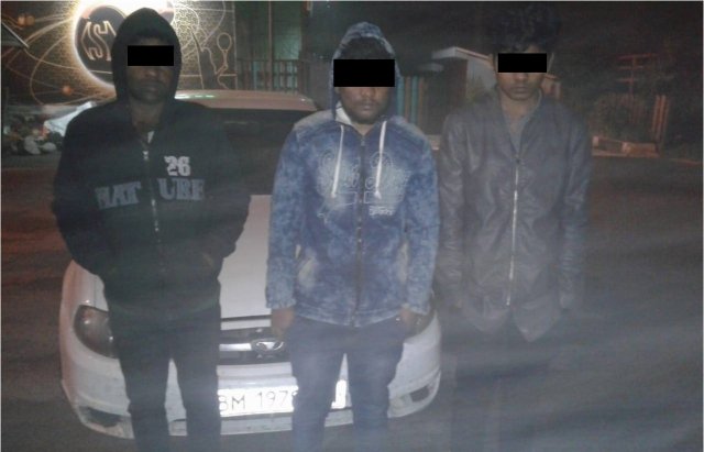 На перевалі затримали 3-х шріланкійців та киянина, який віз їх у Мукачево (ФОТО)