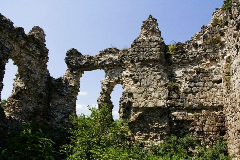 Найстаріший замок Закарпаття знаходиться неподалік Ужгорода