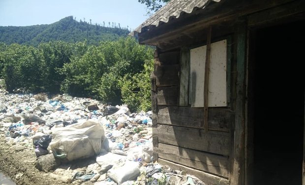 Міжгірщина потопає у смітті