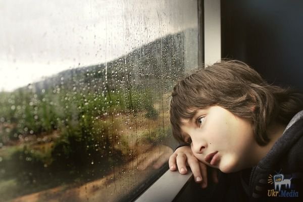 Українці тікають закордон, кожні тридцять секунд одна людина покидає Україну