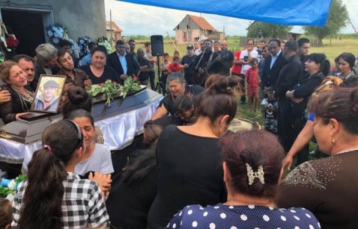На Закарпатті поховали рома, якого жорстоко вбили під Львовом (ФОТО)