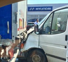 ДТП на Закарпатті: мікроавтобус зіткнувся із вантажівкою (фото)
