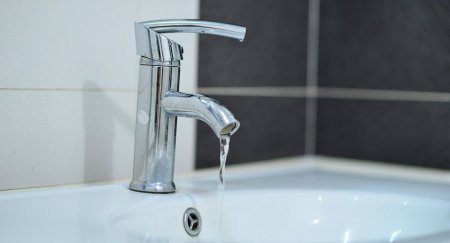 Українців попередили, щоб не пили воду з-під крана: це злочин