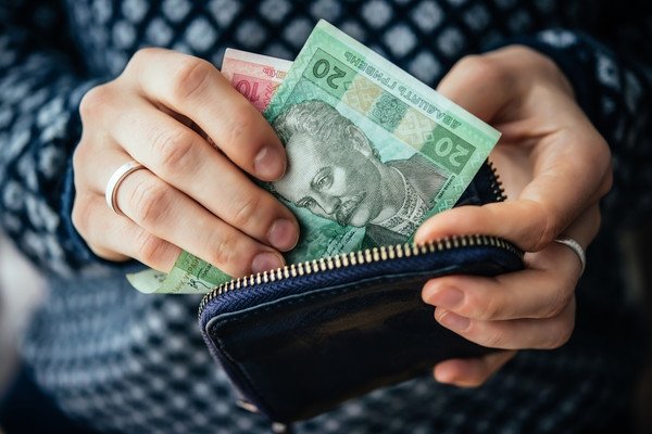 В Україні заборонять одночасно отримувати пенсію і зарплату