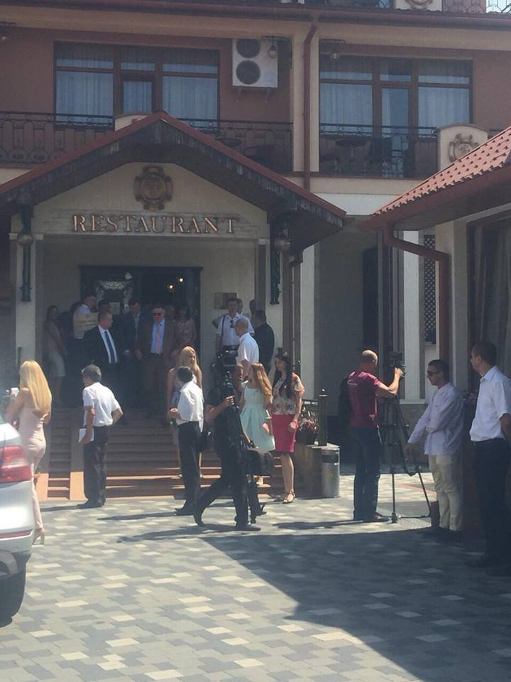 В Мукачеві ймовірно замінували ресторан (ФОТО)